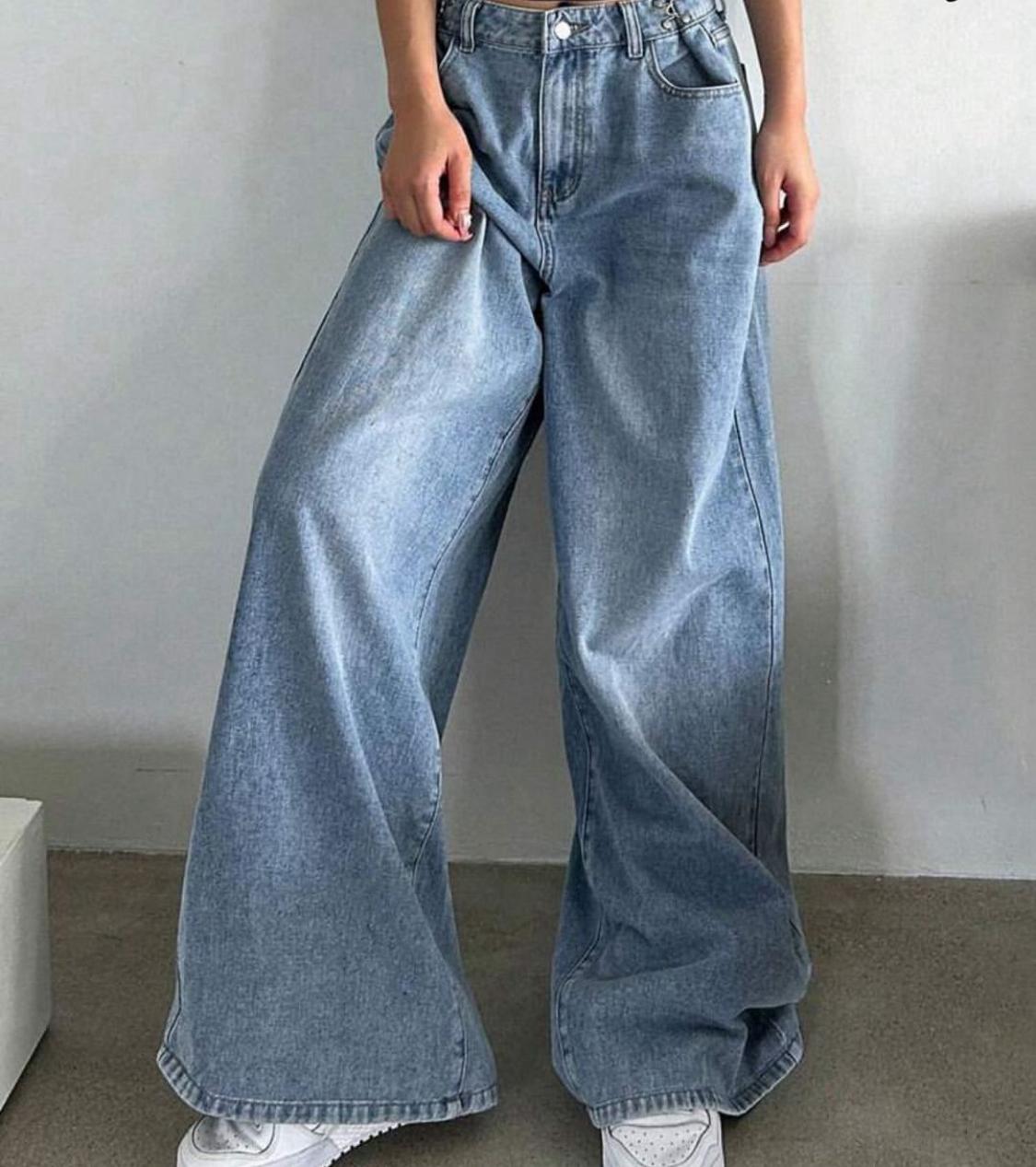 Open legged jeans